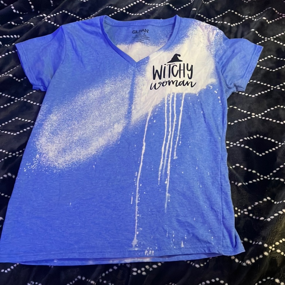 T-shirt v-neck.